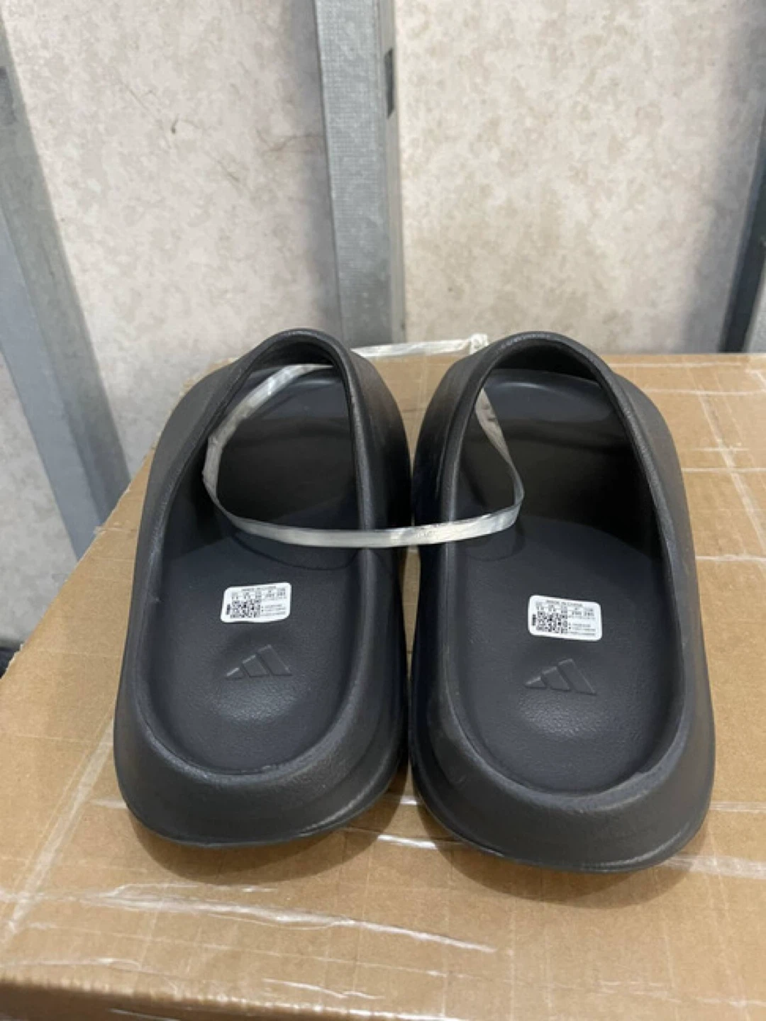 Addidas Yeezy slides - photo 3