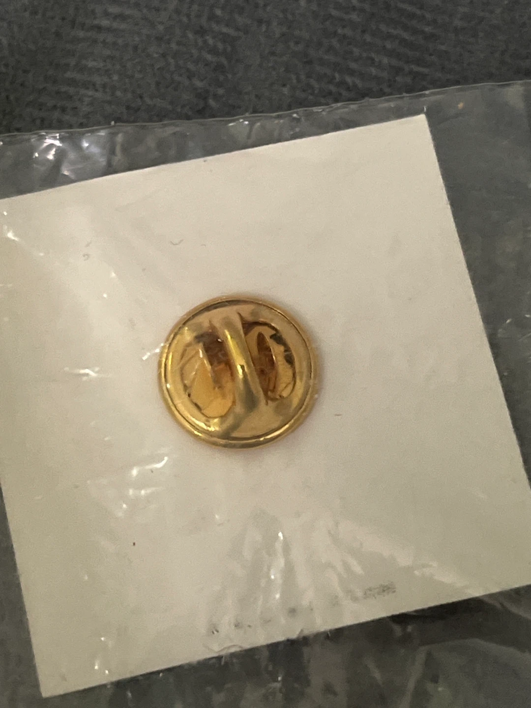 Vintage 1980s Apple computers pin & Commodore 64 button/badge - photo 5