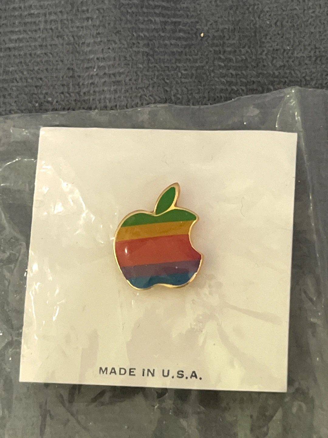 Vintage 1980s Apple computers pin & Commodore 64 button/badge - photo 4