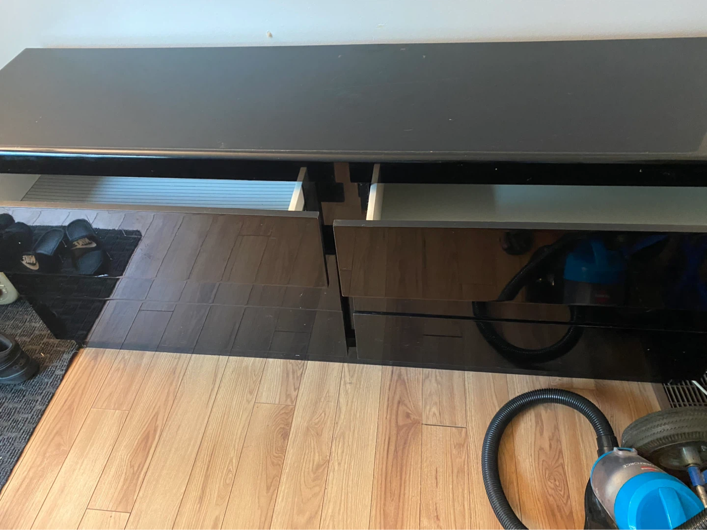 Black dresser with 6 drawers - photo 3