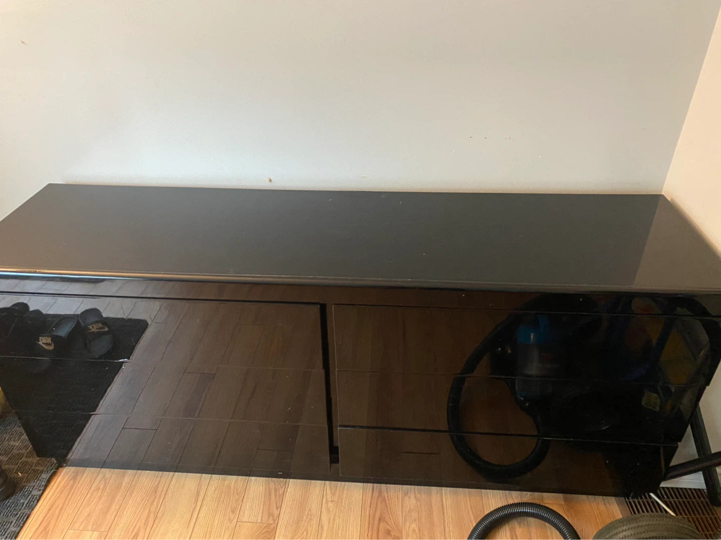 Black dresser with 6 drawers