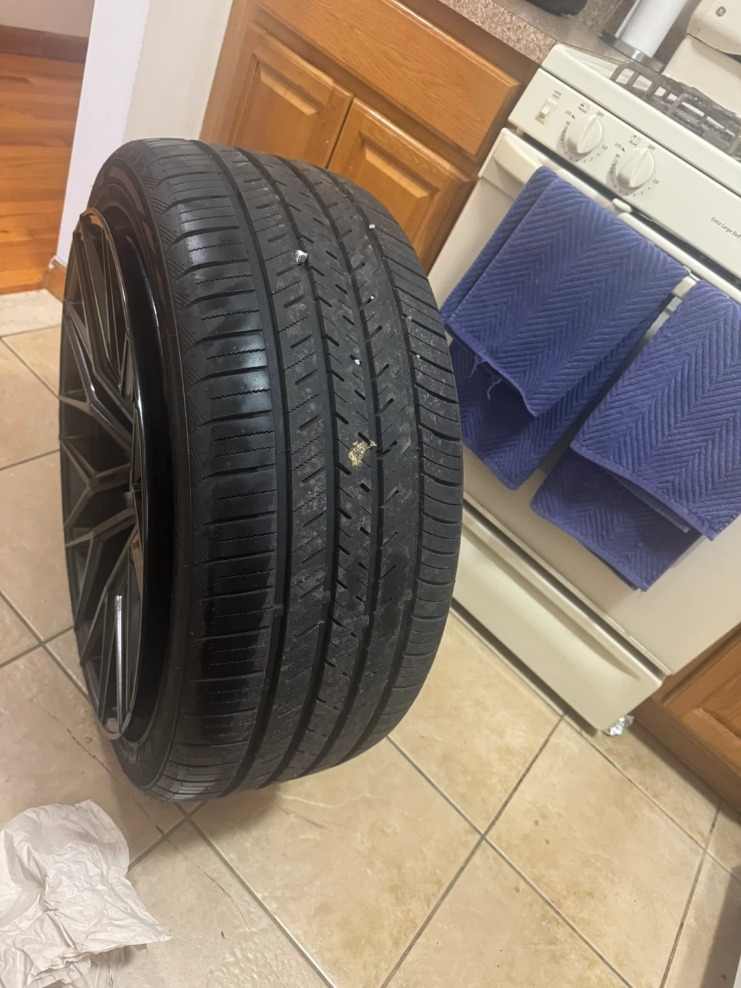 Gloss Black 22" Rims with 265/40/22 Tires - photo 5