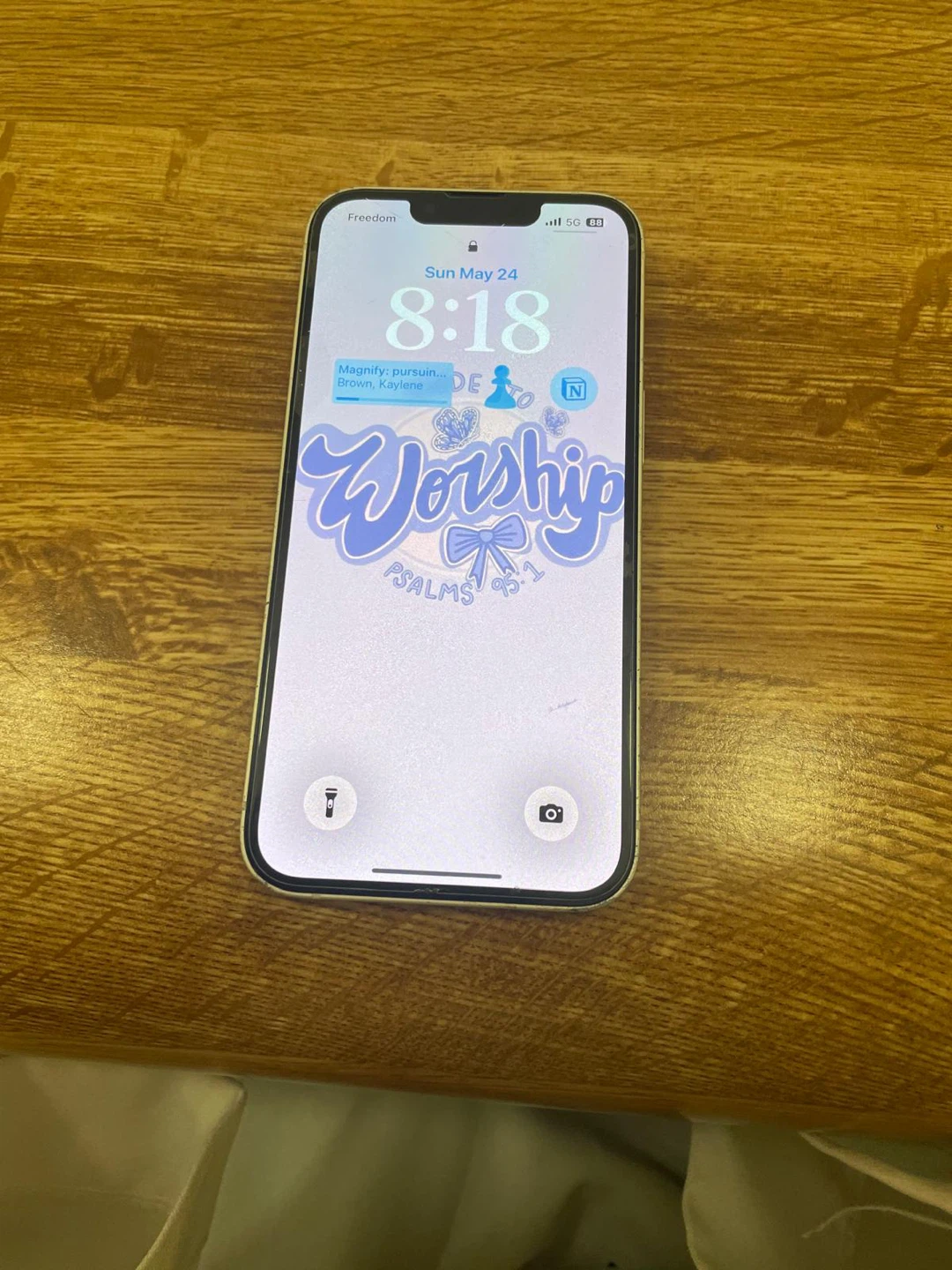 Apple iPhone 13 128GB White - Cracked Back