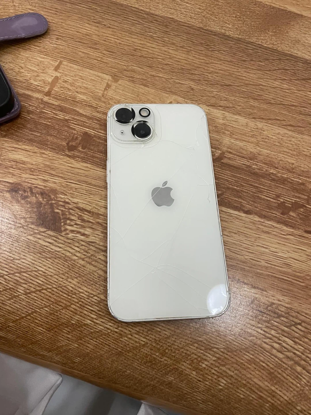 Apple iPhone 13 128GB White - Cracked Back - photo 3
