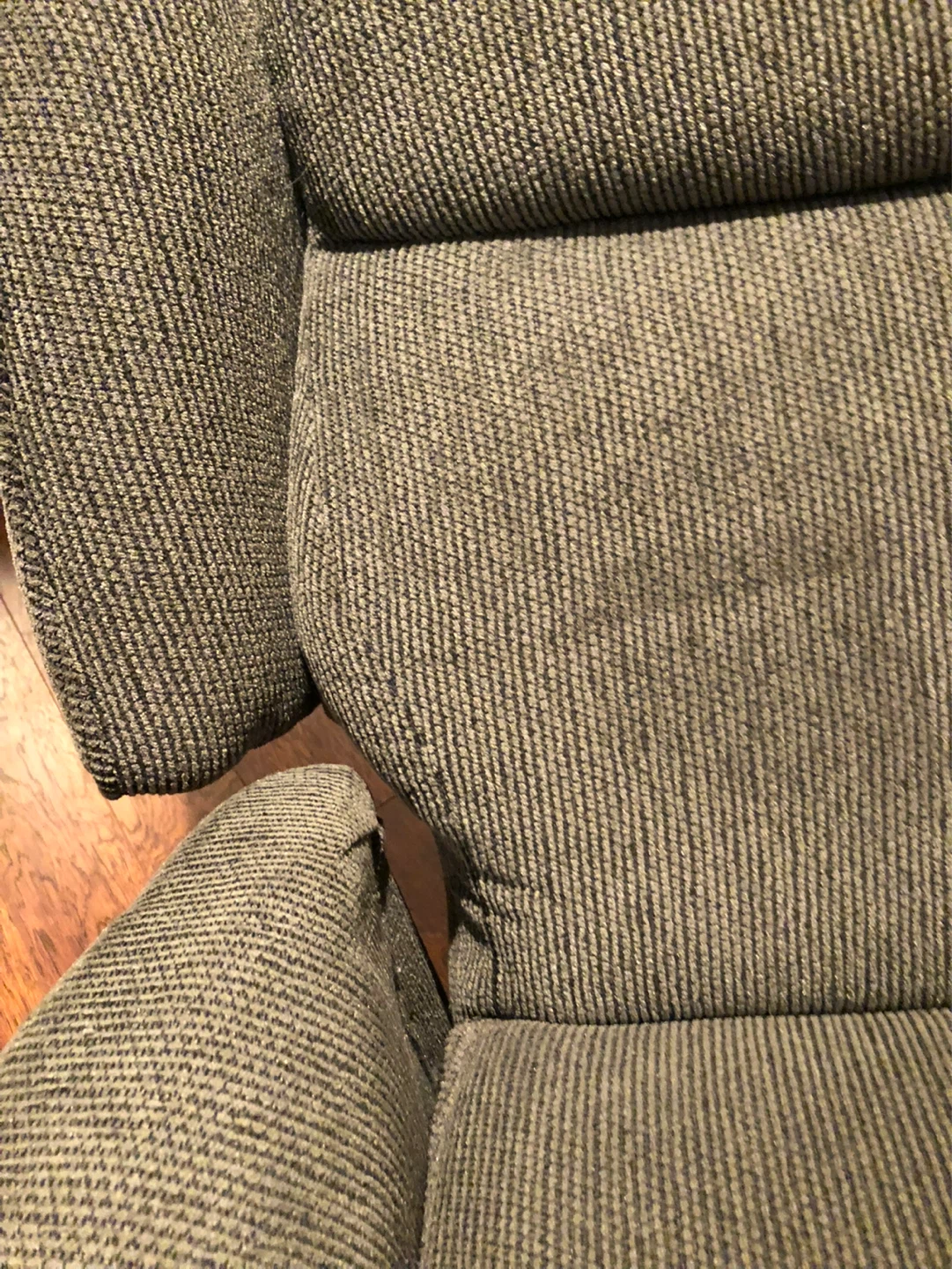 Comfy recliner!!! Reduced!!! $99 - photo 3