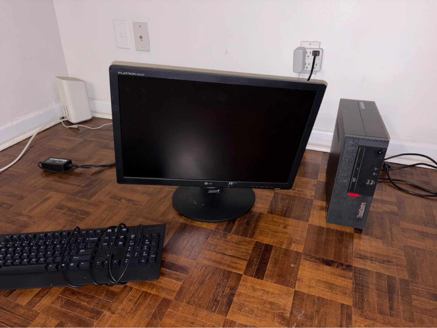 Lenovo ThinkCentre Desktop Computer with LG Monitor and Keyboard