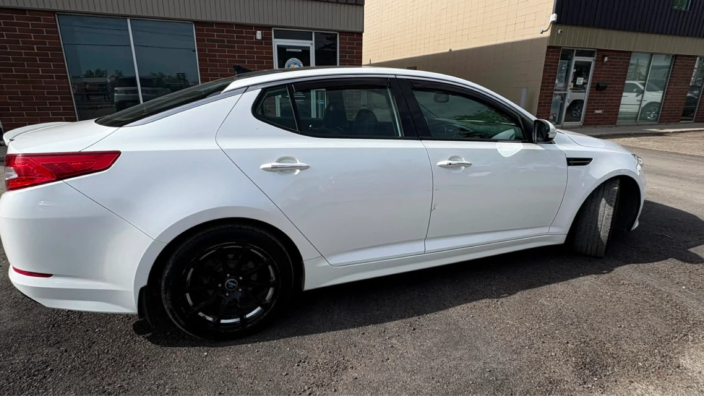 White 2011 Kia Optima Sedan - photo 2