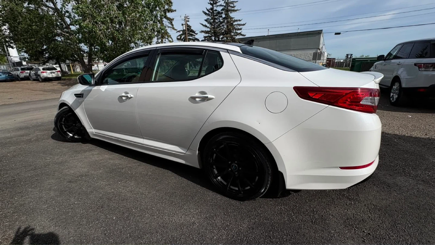 White 2011 Kia Optima Sedan - photo 3