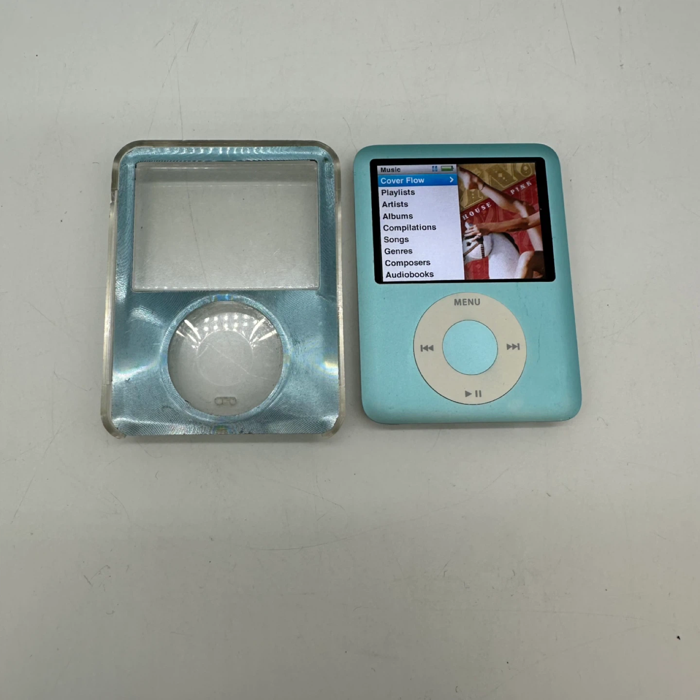Apple iPod Nano 3rd Gen 8GB Blue A1236 MP3 Player w case