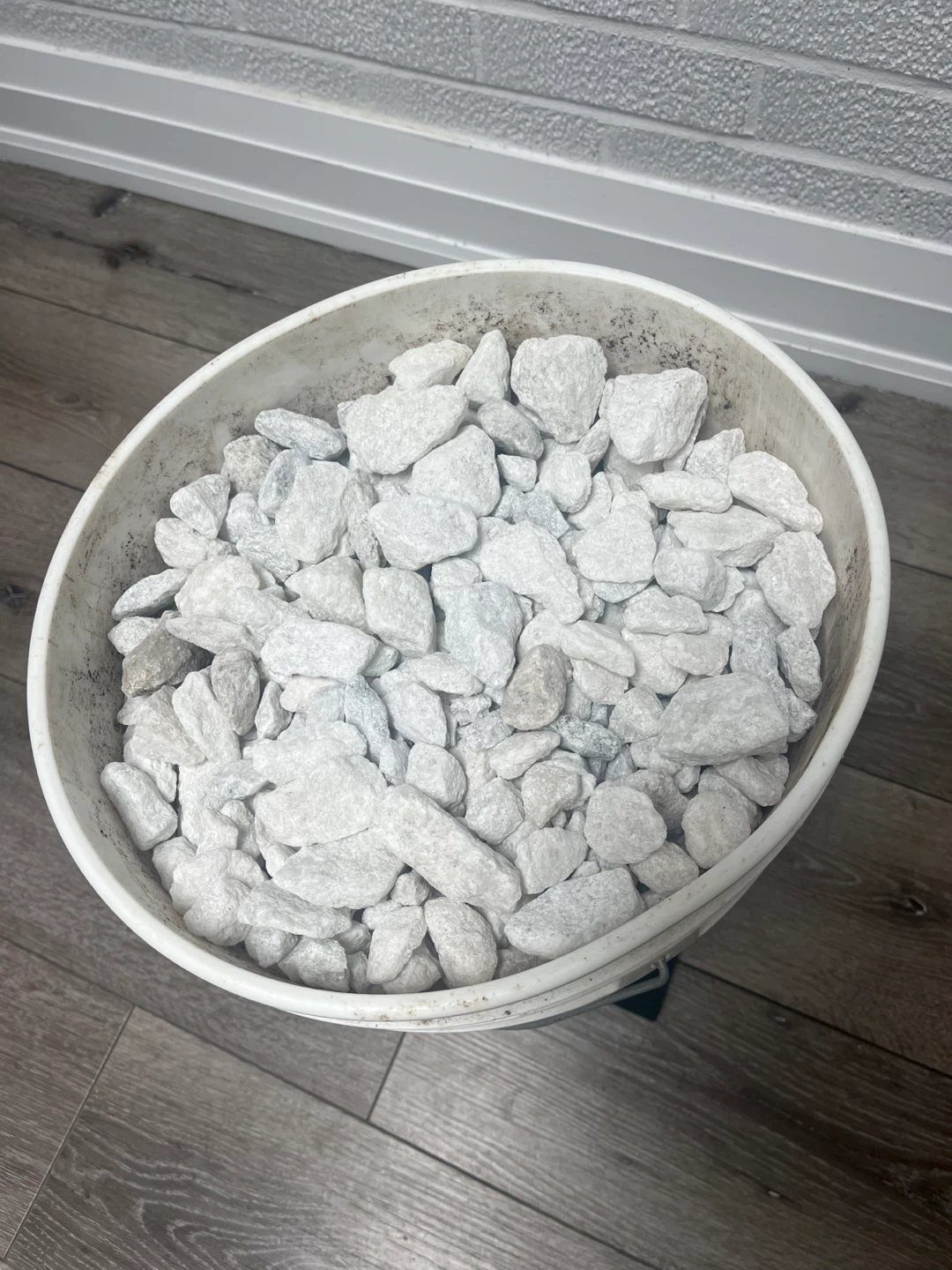 White Marble Rocks 3/4” in Bucket