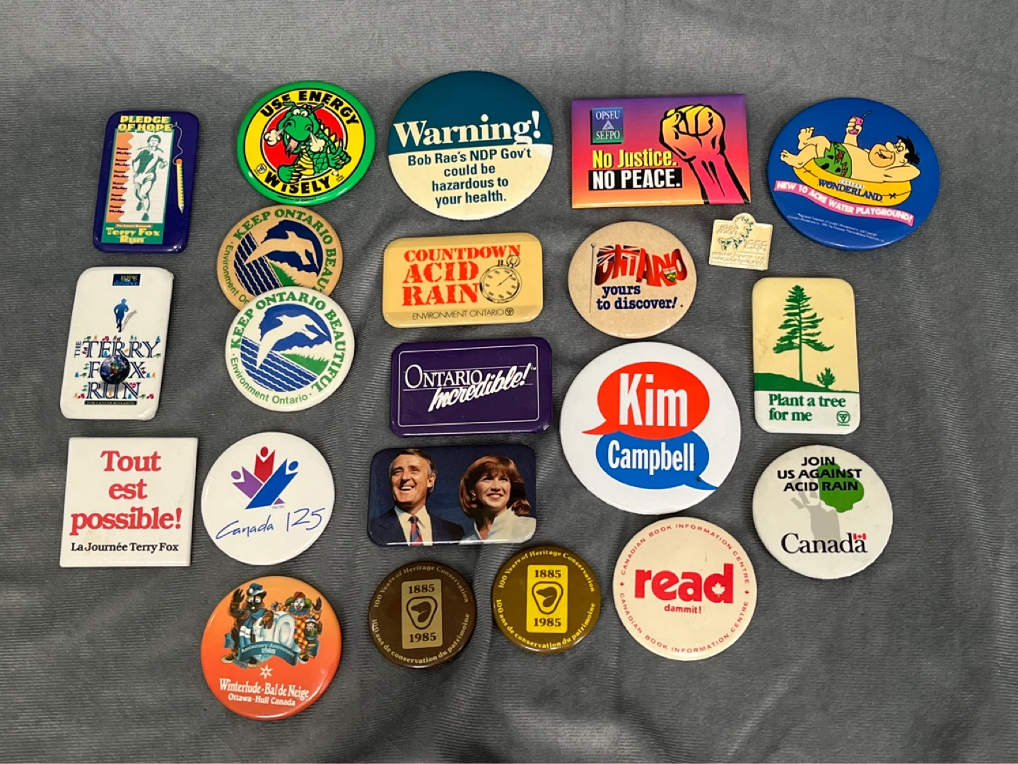Lot of vintage Ontario/Canada pins/buttons/badges