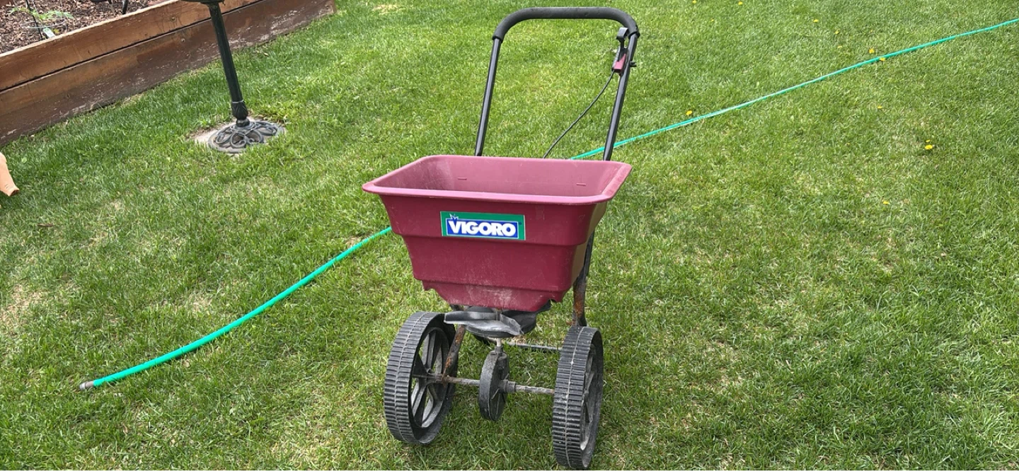 Vigoro Push Spreader