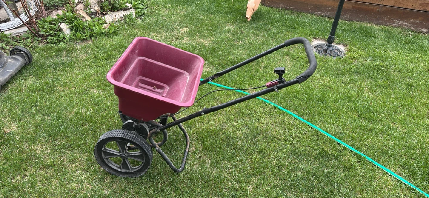 Vigoro Push Spreader - photo 3