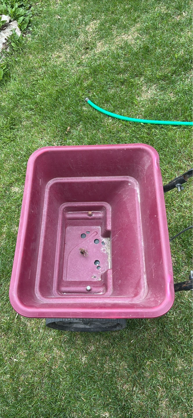 Vigoro Push Spreader - photo 2
