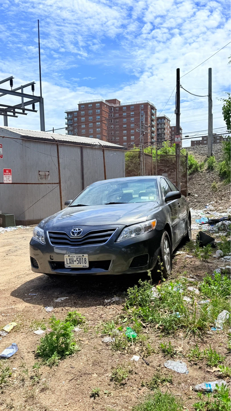 2011 Toyota Camry Gray Sedan - photo 2