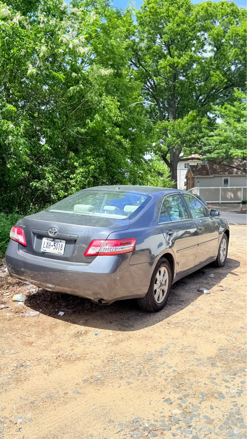 2011 Toyota Camry Gray Sedan - photo 3