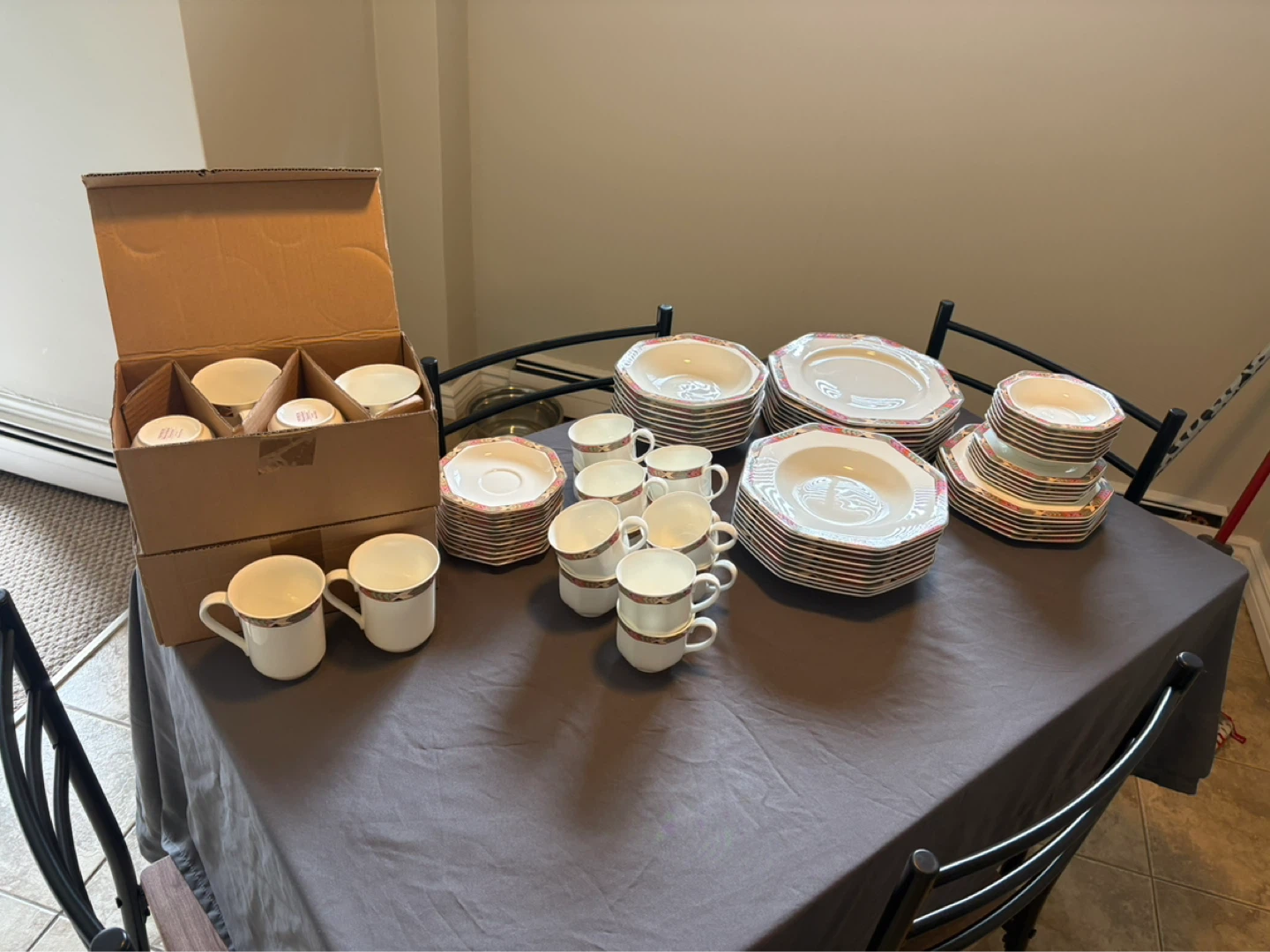 Bone China Dinnerware Set with Geometric Design - photo 3