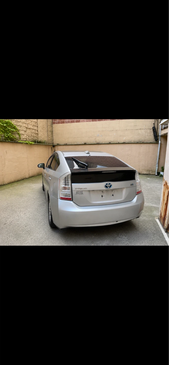 2011 Toyota Prius - photo 2