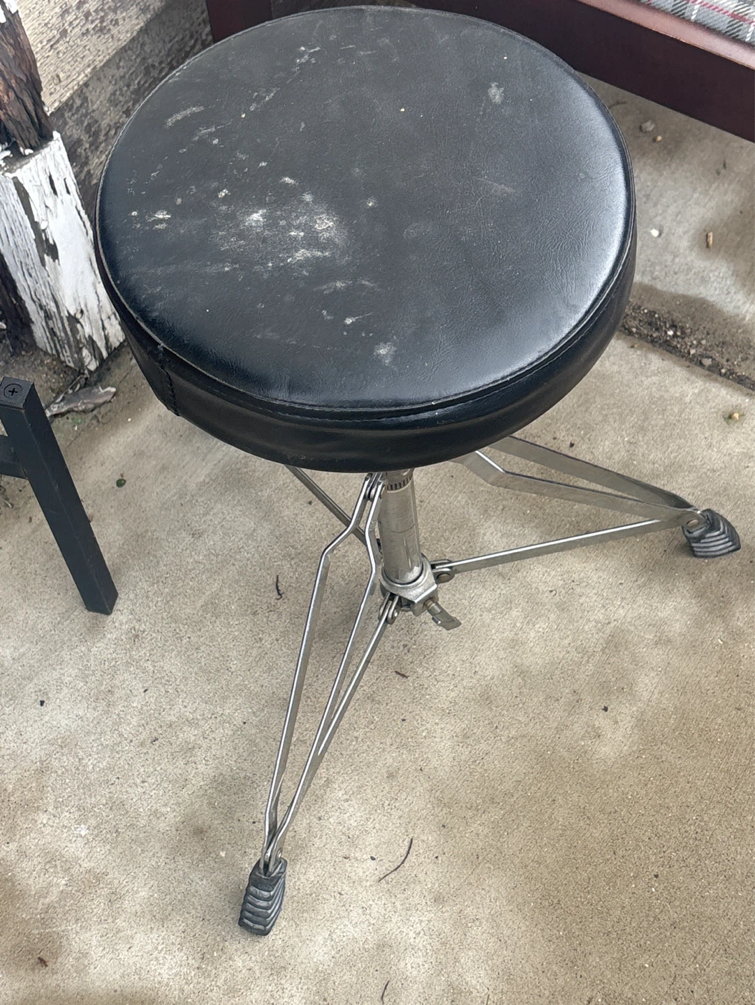 Drumb stool used needs cleaning works fine