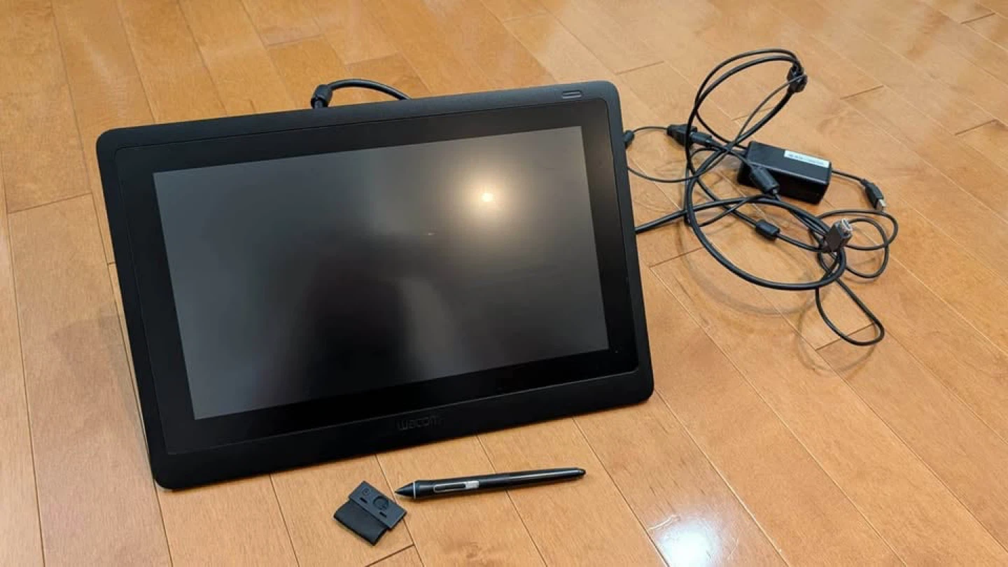 Wacom Cintiq 16 Drawing Screen with stand