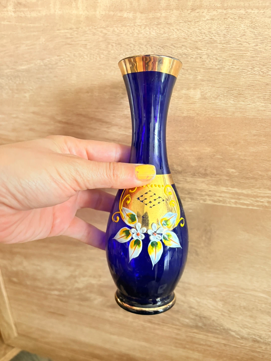 Blue glass vase with gold trim and floral detail - photo 2