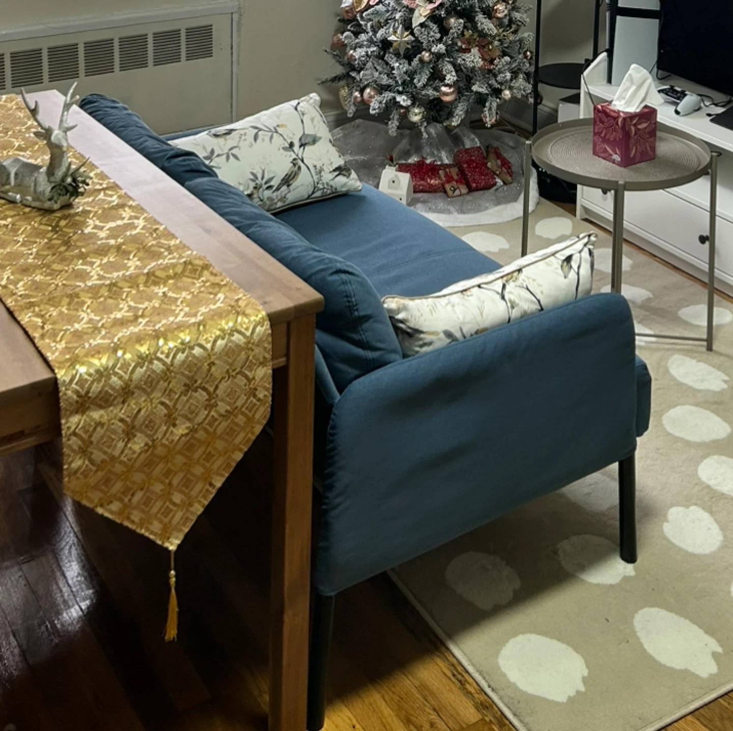 IKEA Loveseat - photo 2