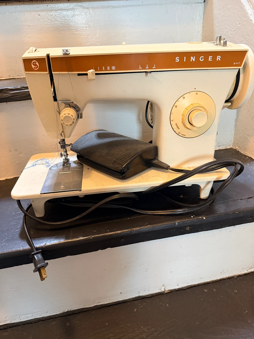 Singer 247 Sewing Machine with Foot Pedal