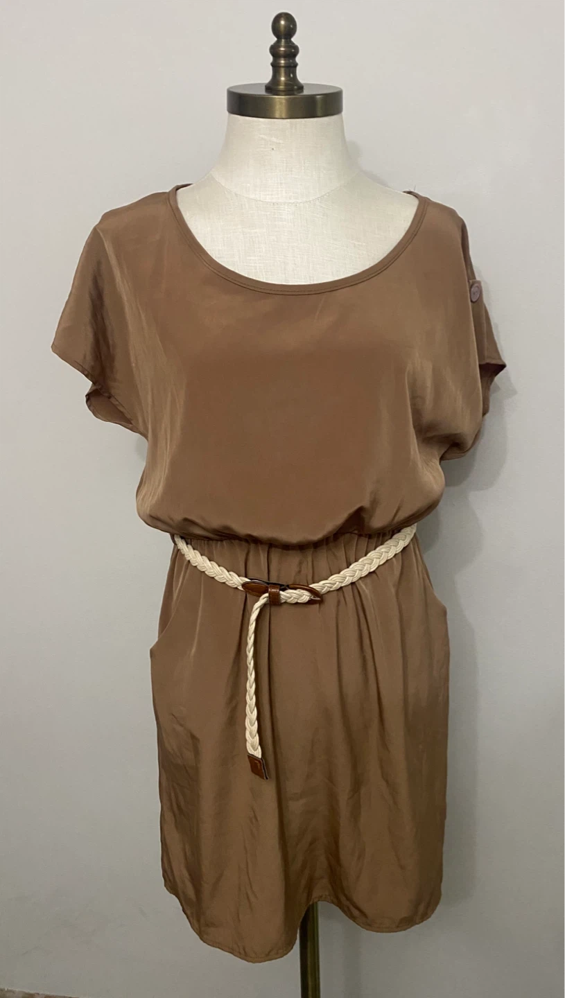 Women's Brown Short Sleeve Belted Dress with Pockets