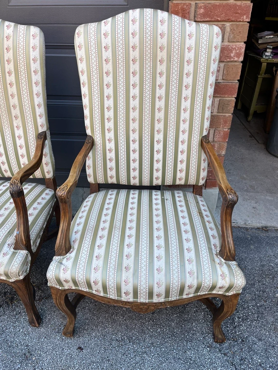 Pair of Vintage Accent Chairs - photo 4