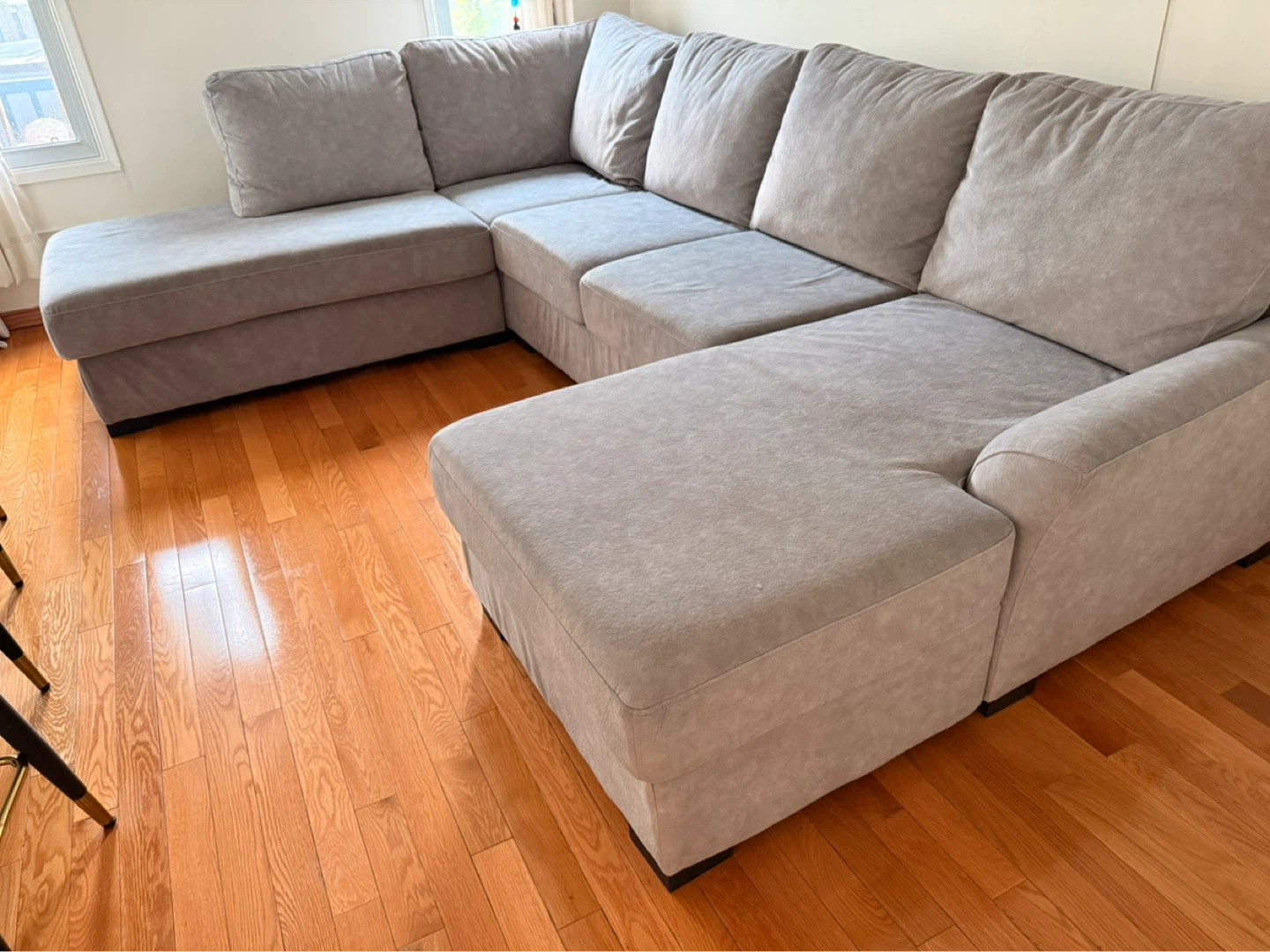 Modern L-Shaped Sectional Sofa – Like New – Barely Used - photo 3