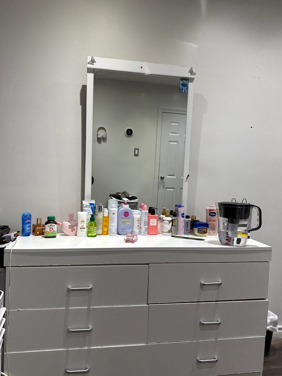 Dresser table