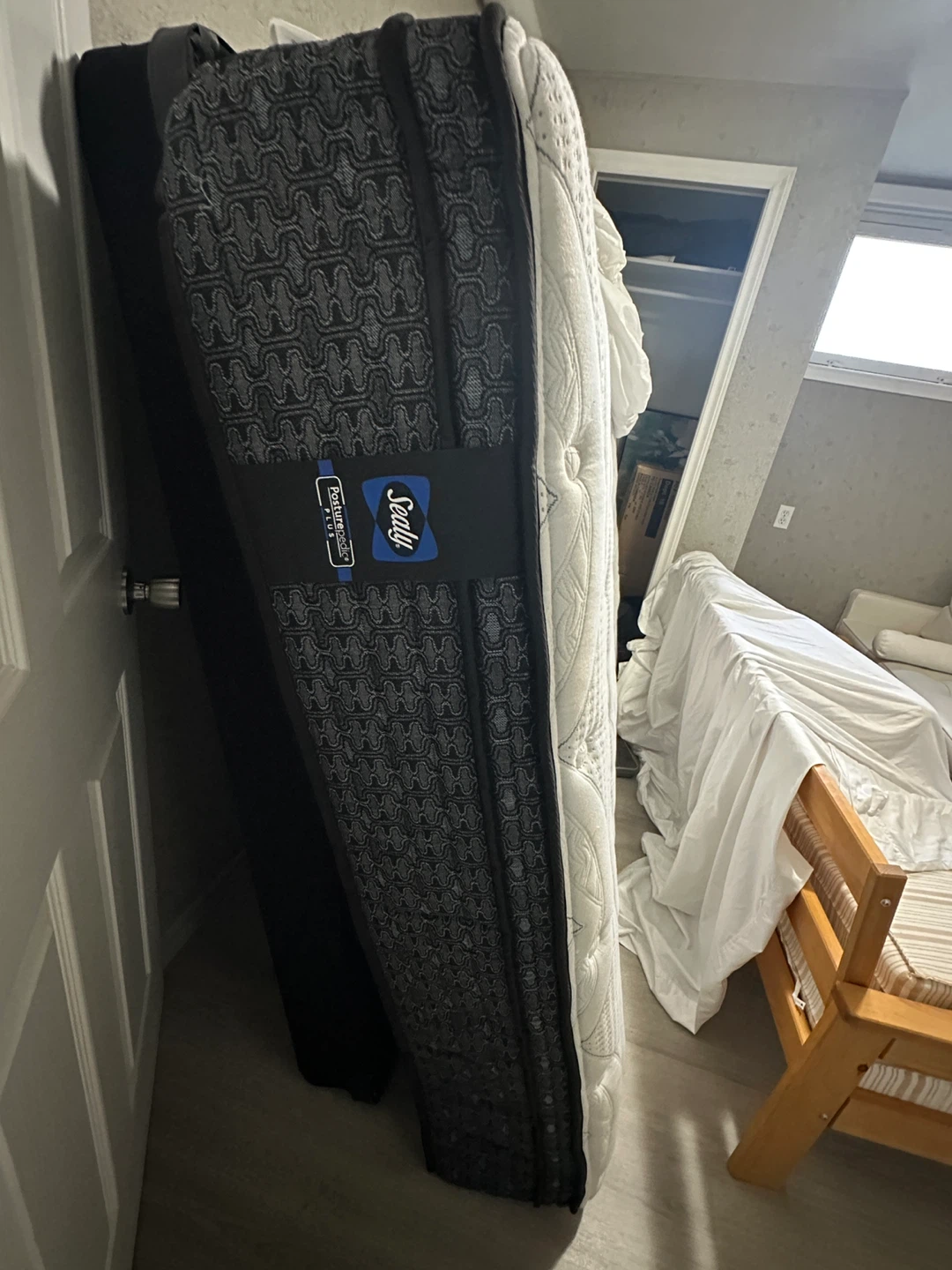 Sealy Posturepedic 15 inch Queen protector & queen box spring - photo 4