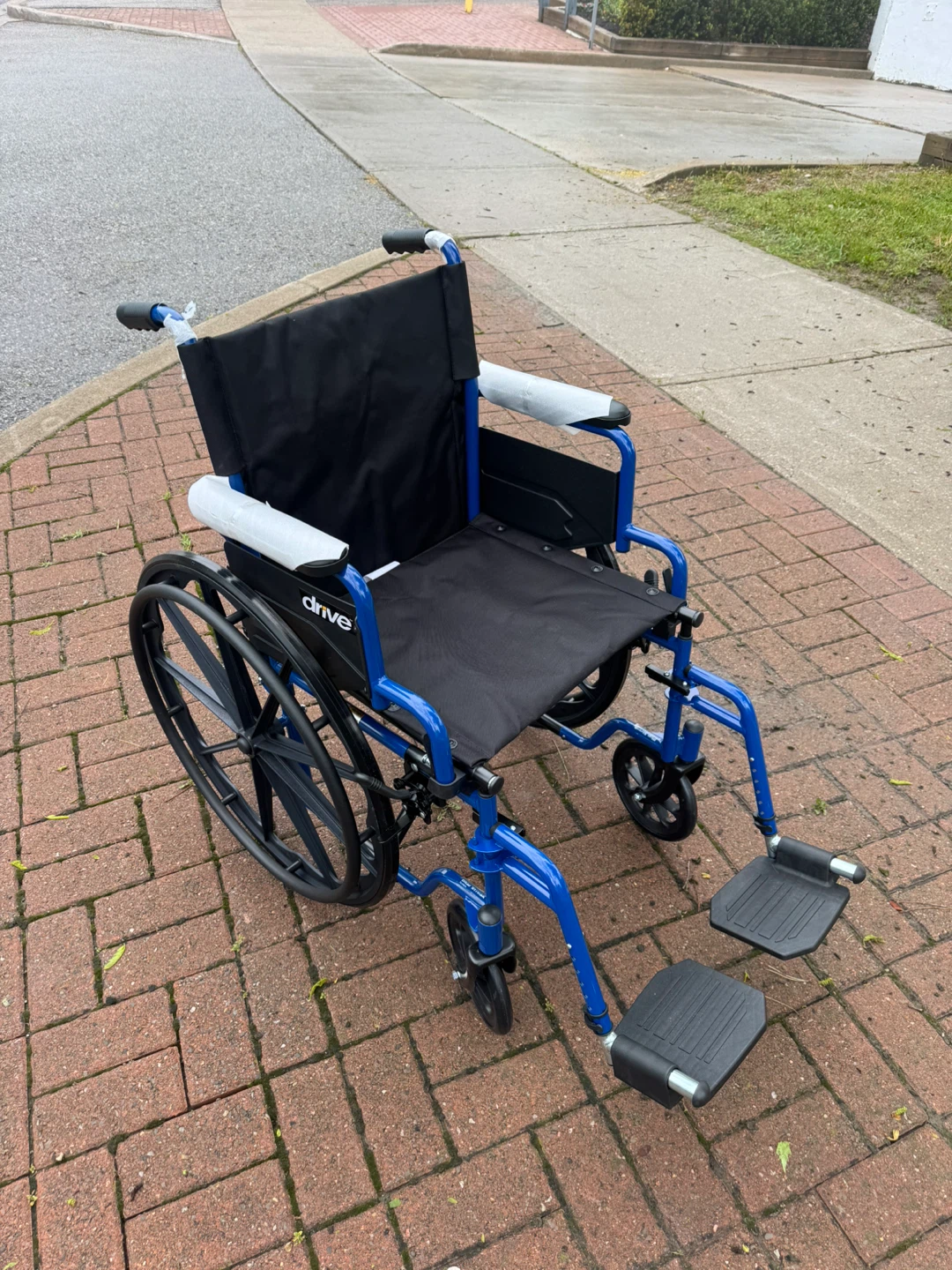 DRIVE MEDICAL WHEELCHAIR NEW 18” DELIVERED