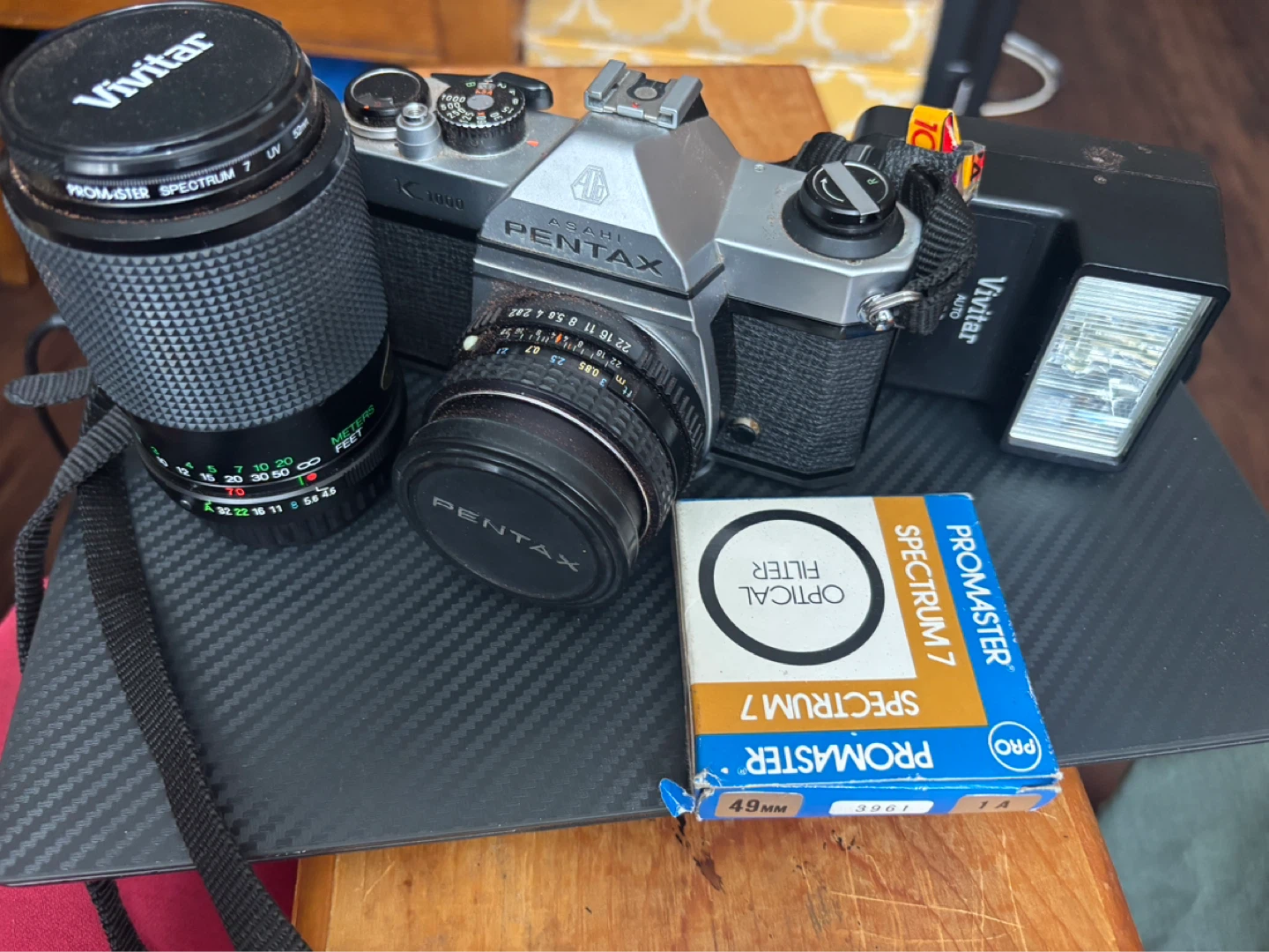 Pentax K1000 Film Camera with Vivitar Zoom Lens & Flash - photo 3