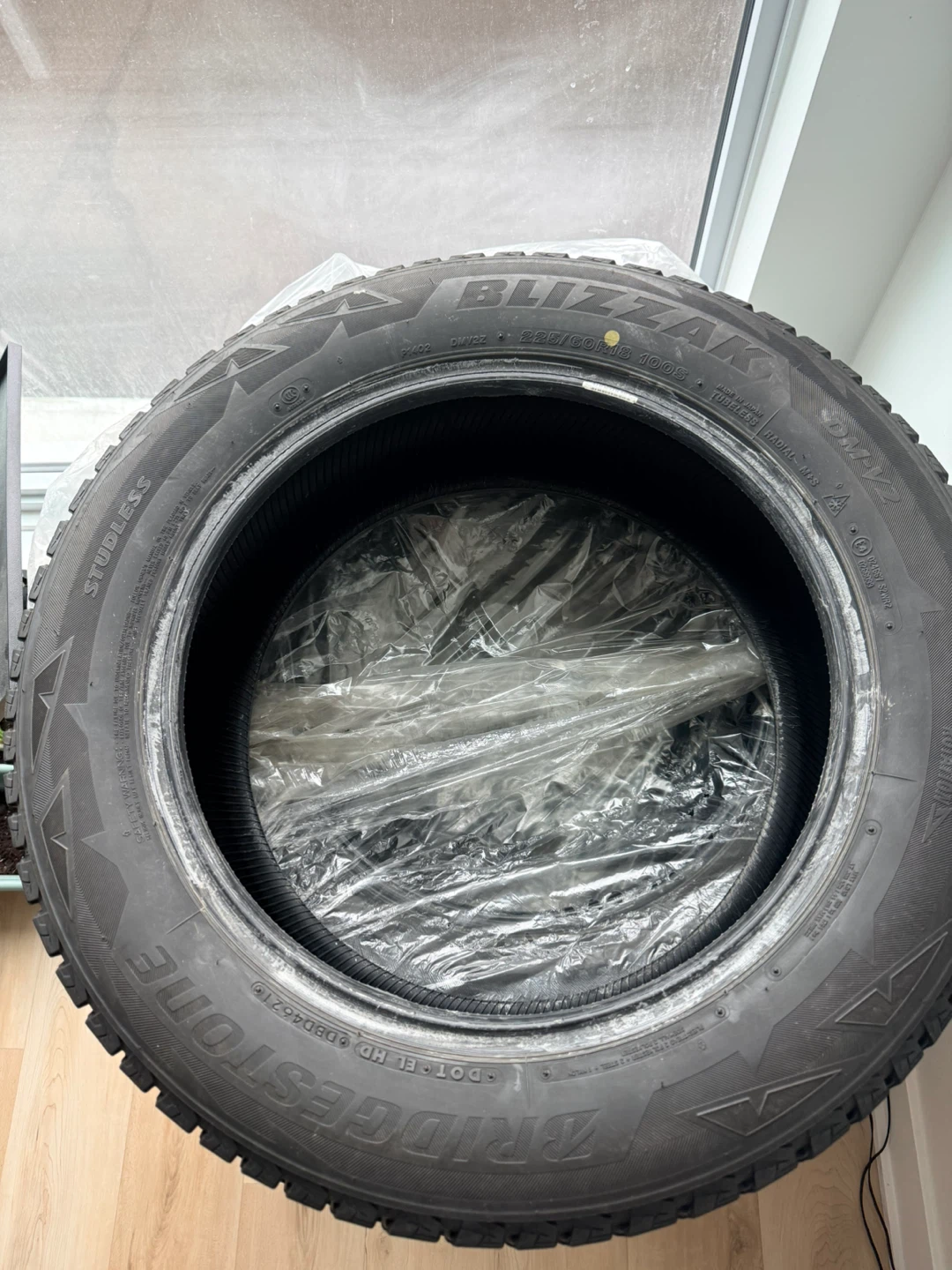 Bridgestone Blizzak 225/60R18 100S Tire
