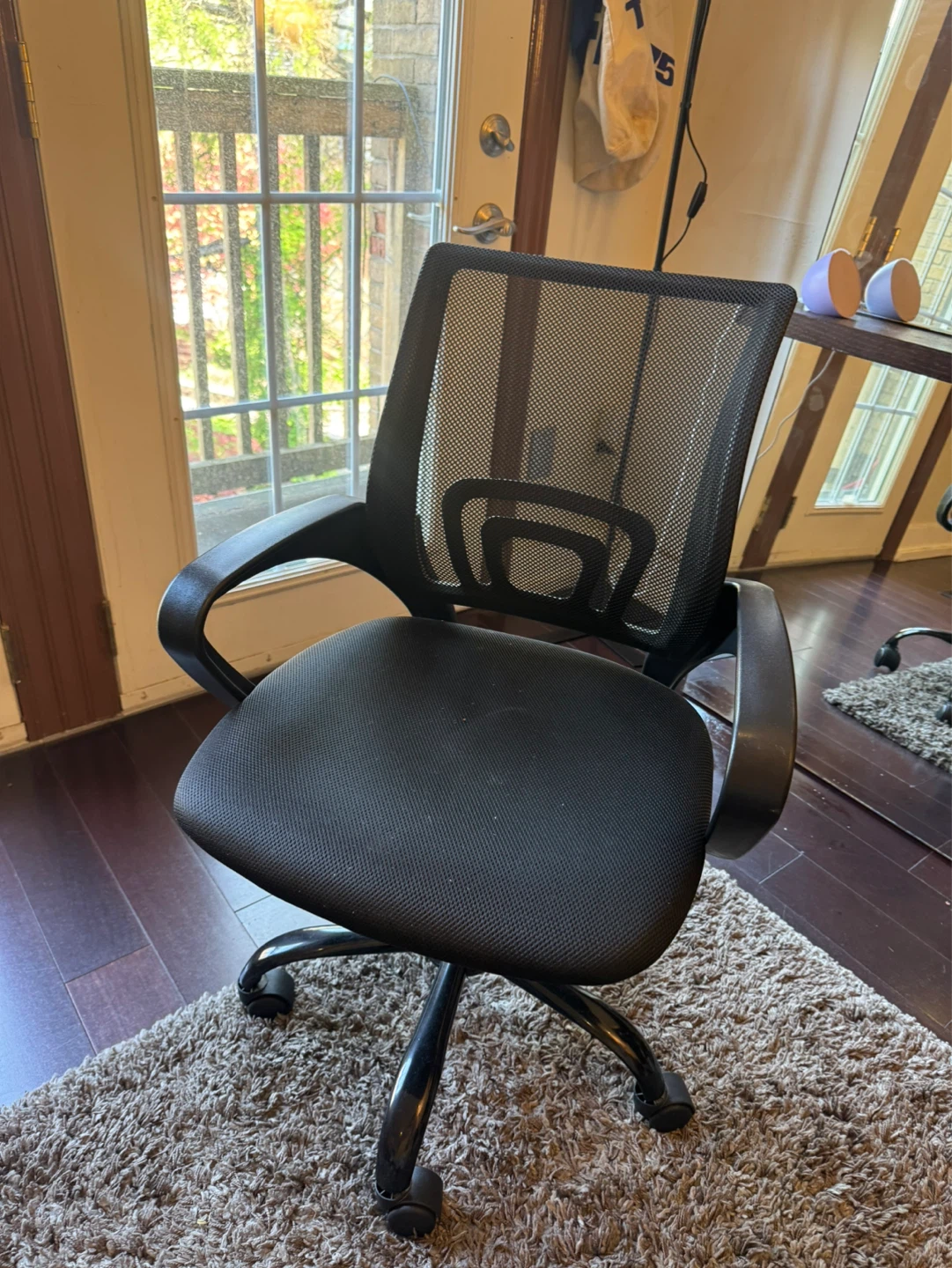 Black mesh office chair with adjustable height - photo 2