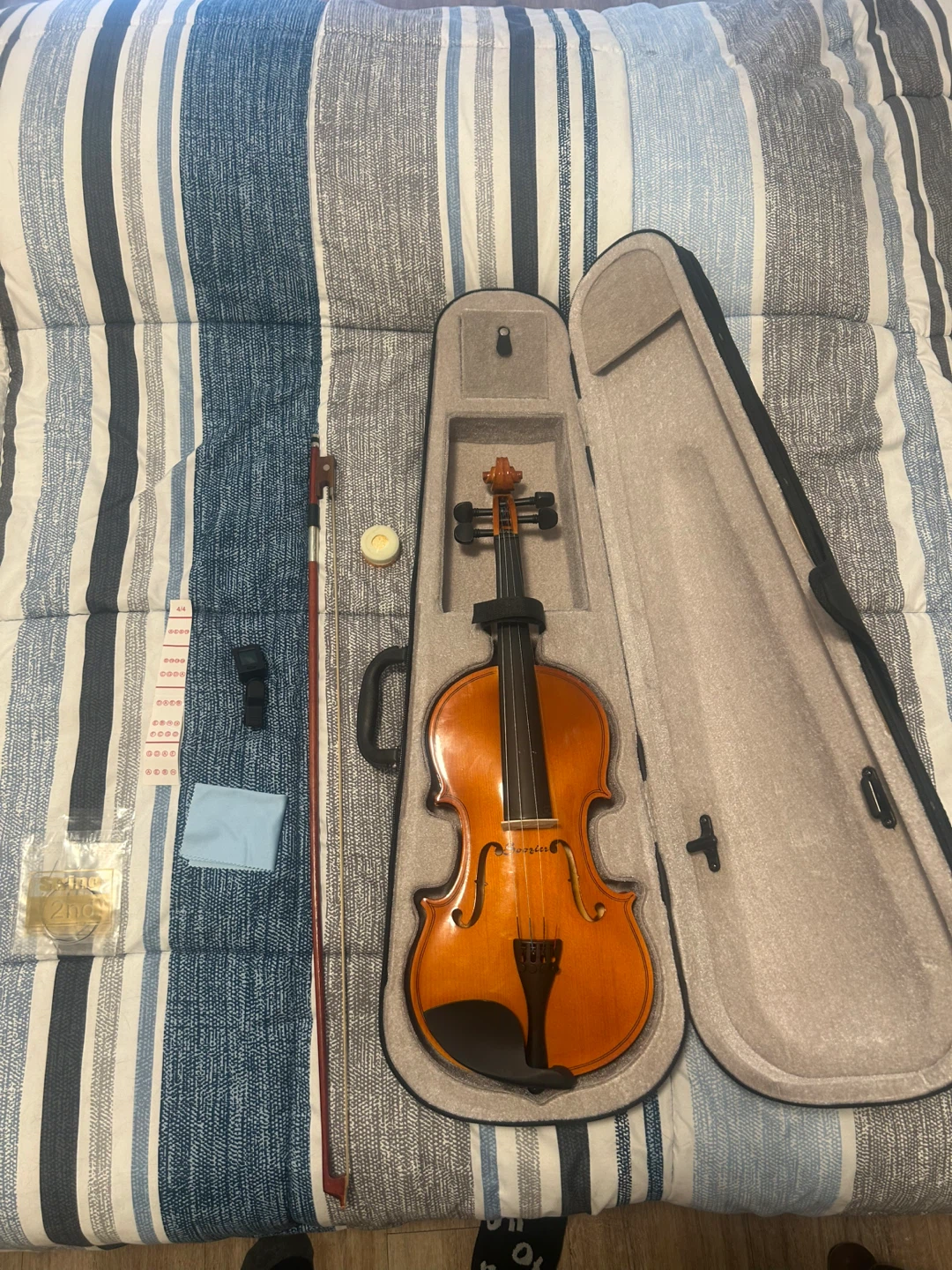Soozier Violin with Case and Accessories - photo 2