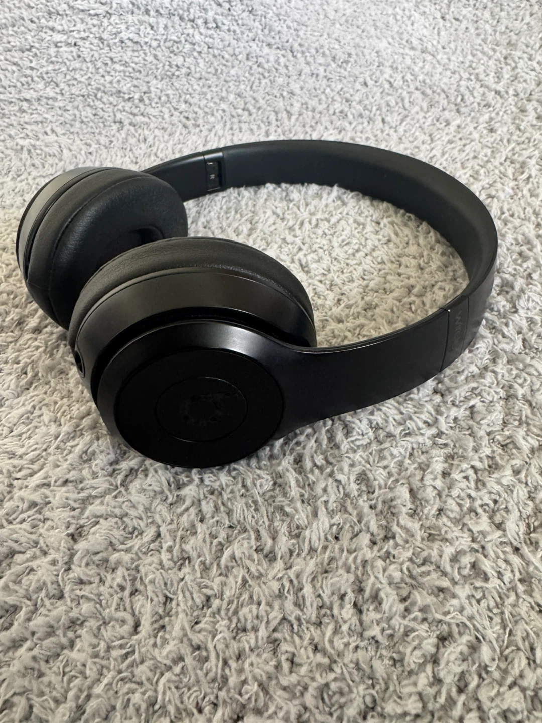 Beats Solo3 Wireless On-Ear Headphones - Black - photo 3