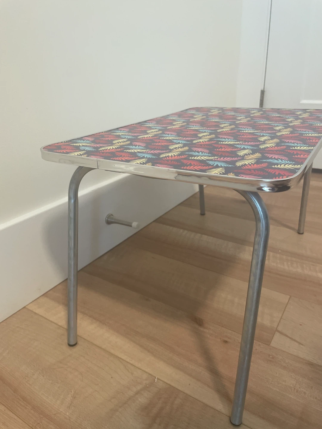 Retro Tray Table with Leaf Pattern - photo 3