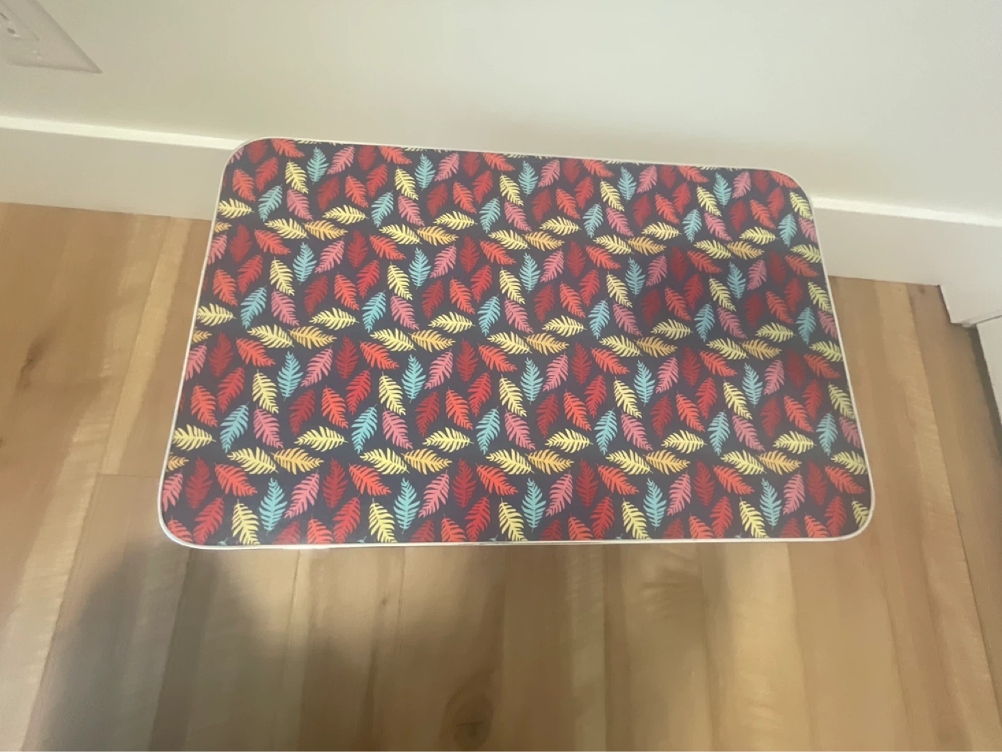 Retro Tray Table with Leaf Pattern