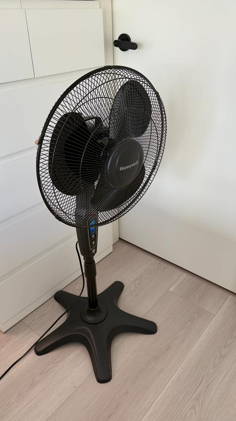 Honeywell Pedestal Fan - photo 3