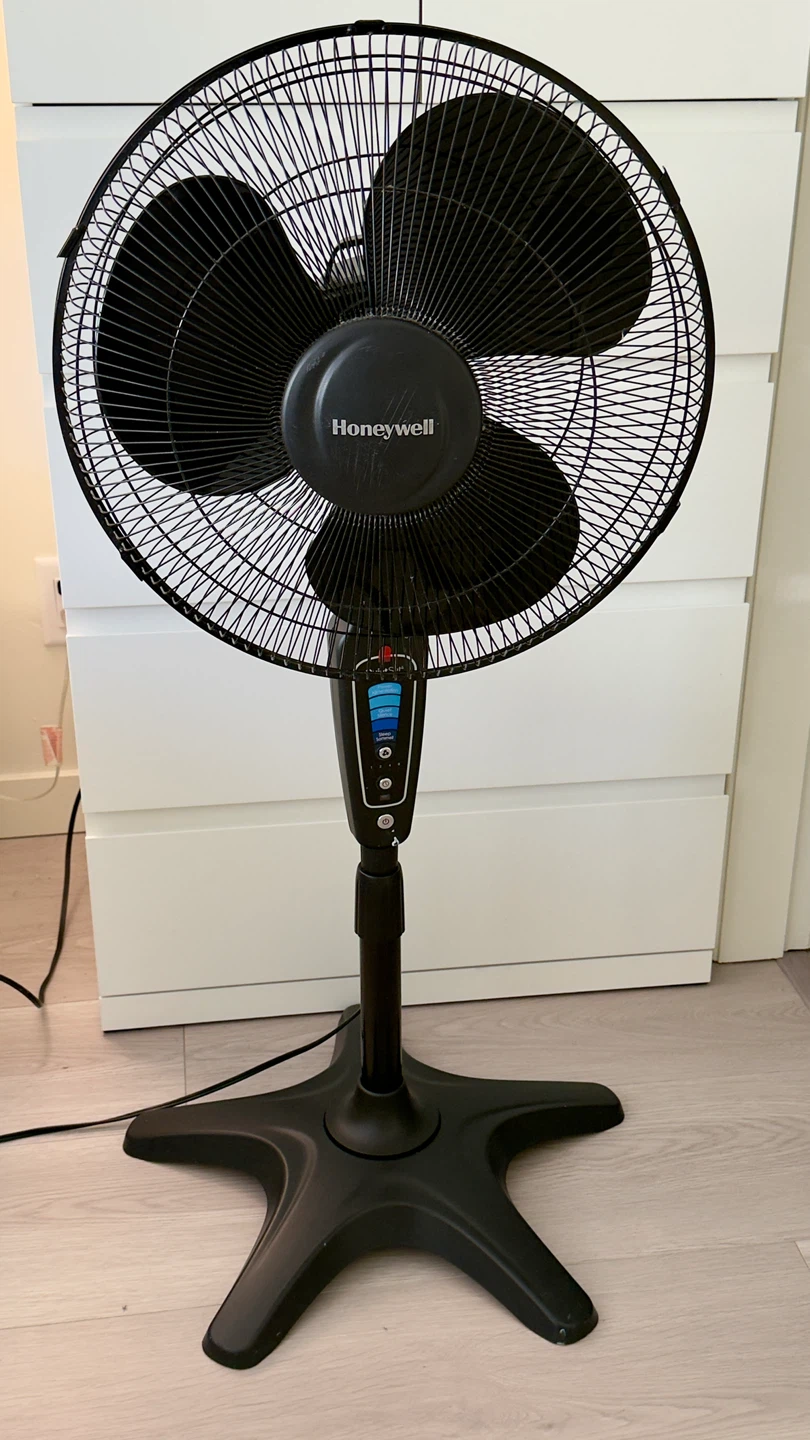 Honeywell Pedestal Fan - photo 2
