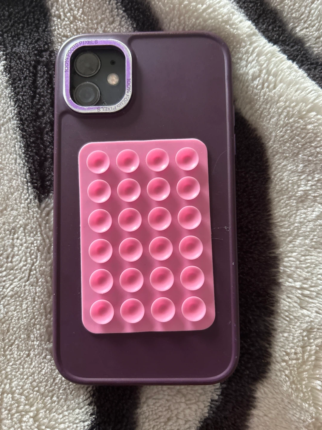 Apple iPhone 11 - Cracked Back - photo 2