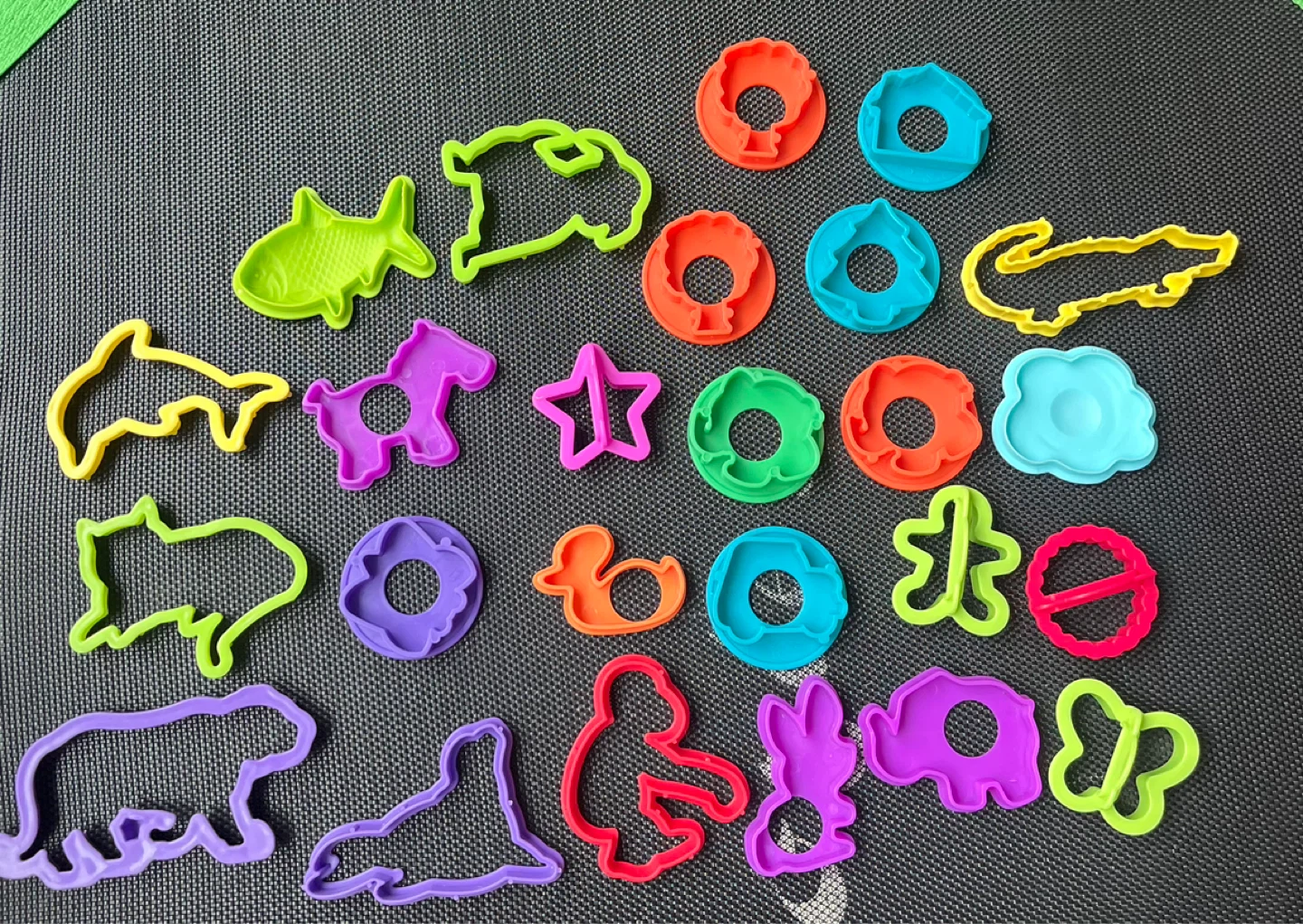 Play-Doh Cutters and Bag - photo 2