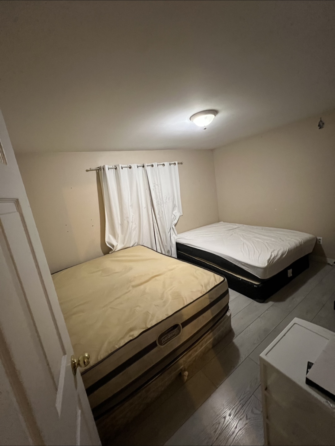 Upper Level Room for Rent. Kennedy/Bovaird - photo 5
