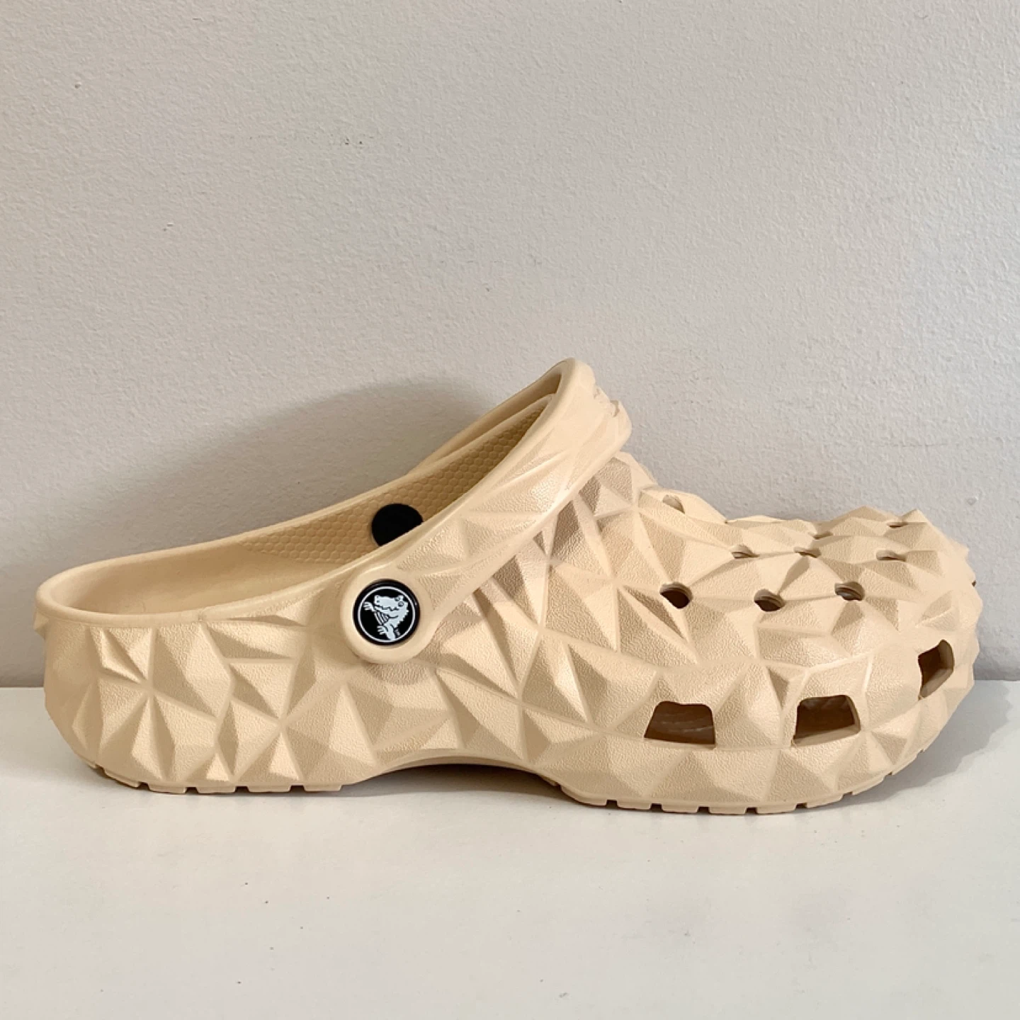 Crocs Womens Size 8 Classic Geometric Clogs/Shoes NEW - photo 2