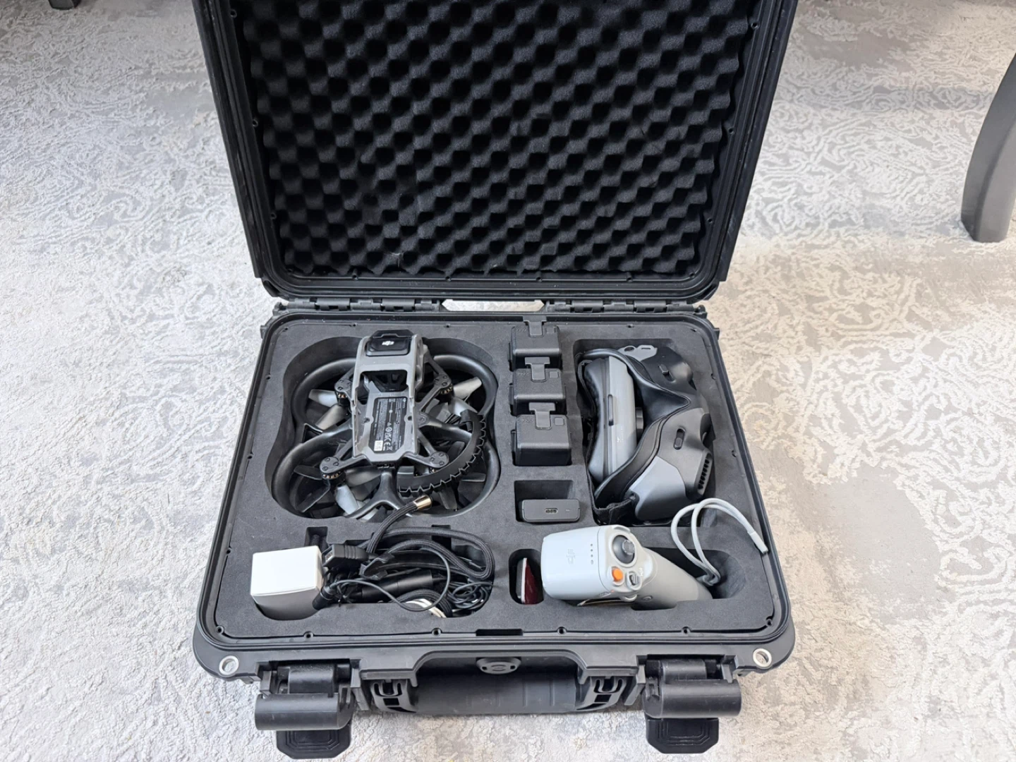 DJI Avata Drone Combo Kit with Goggles and Controller - photo 3