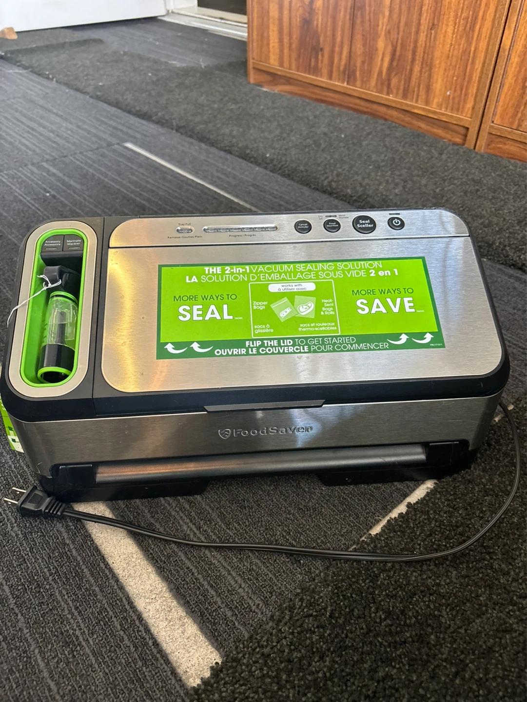 FoodSaver 2-in-1 Vacuum Sealing System - photo 2
