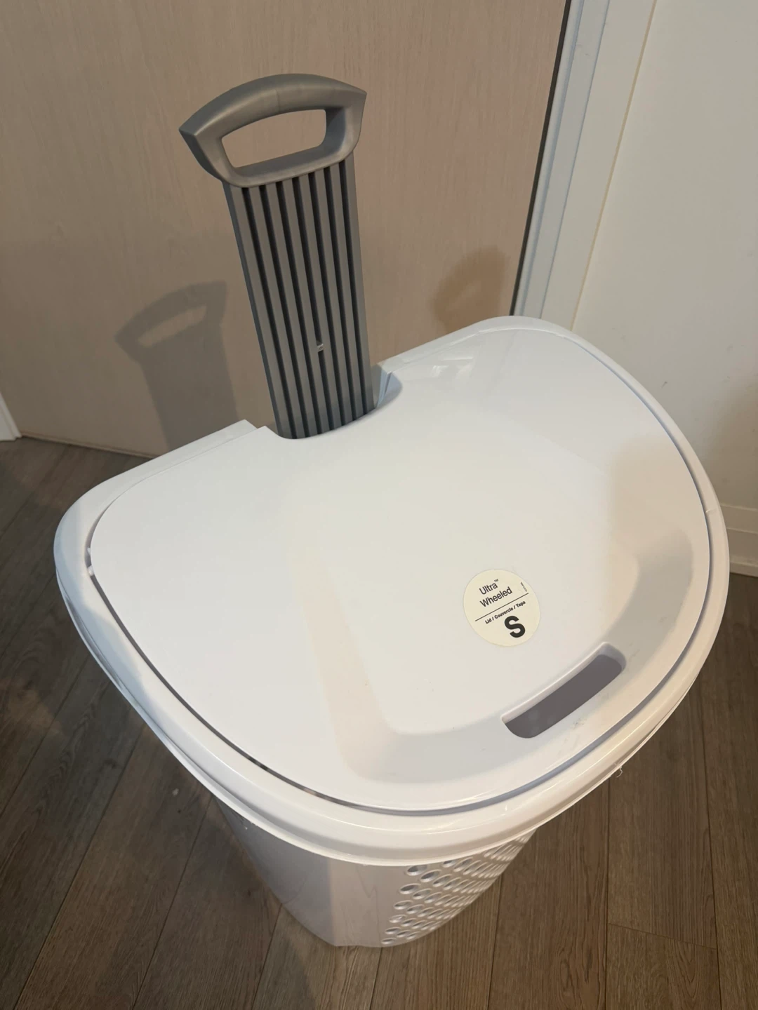 Laundry Basket with wheels - photo 3