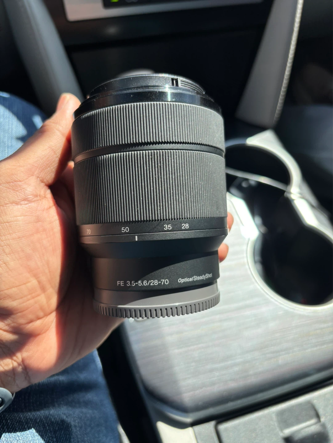 Sony FE 28-70mm f/3.5-5.6 OSS Lens - photo 3
